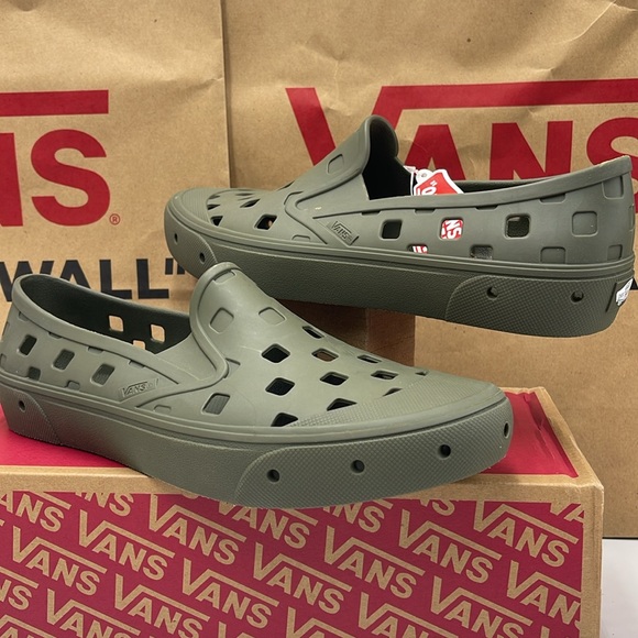 Vans WMNS Slip-On Trk Grape Leaf
VN0A5HF850K
Sneakers - Picture 9 of 16